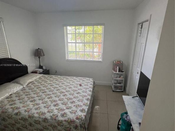 1190 NW 135th St, North Miami FL 33168