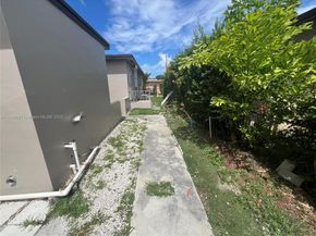 1190 NW 135th St, North Miami FL 33168