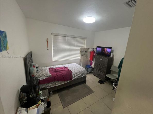 1190 NW 135th St, North Miami FL 33168