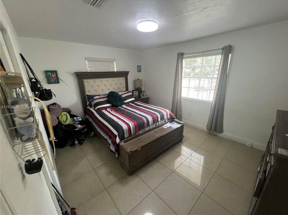 1190 NW 135th St, North Miami FL 33168