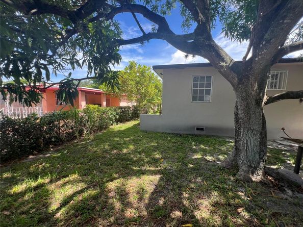 1190 NW 135th St, North Miami FL 33168