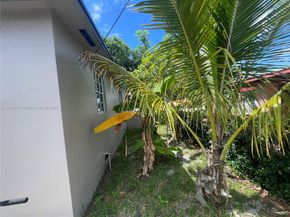 1190 NW 135th St, North Miami FL 33168