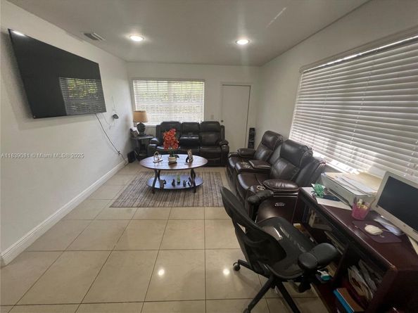 1190 NW 135th St, North Miami FL 33168