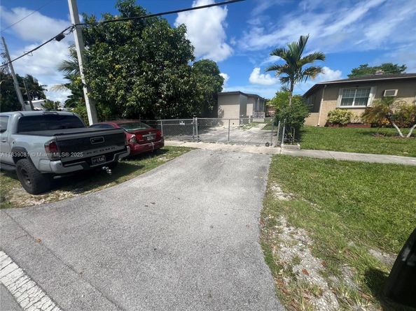 1190 NW 135th St, North Miami FL 33168
