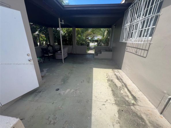 1190 NW 135th St, North Miami FL 33168