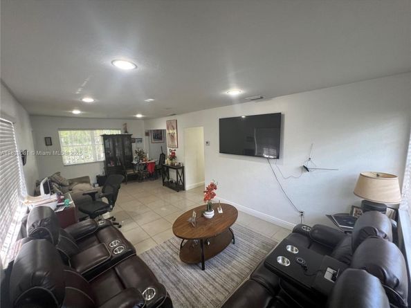 1190 NW 135th St, North Miami FL 33168