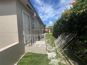 1190 NW 135th St, North Miami FL 33168