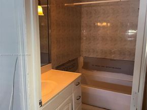 9421 Fontainebleau Blvd 20435, Miami FL 33172