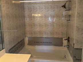 9421 Fontainebleau Blvd 20435, Miami FL 33172