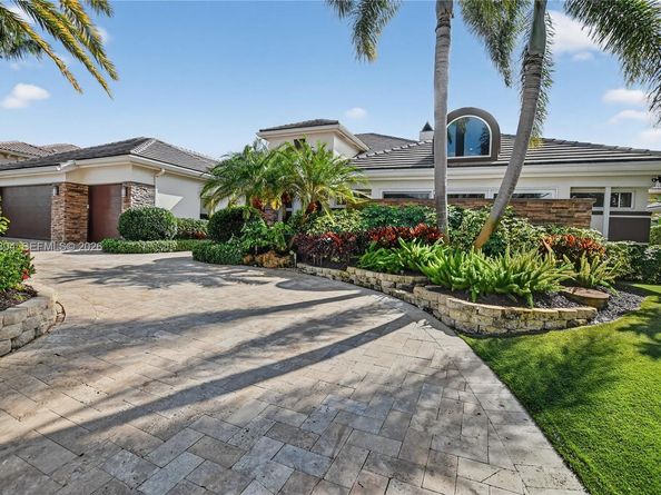 6860 Queenferry Cir, Boca Raton FL 33496
