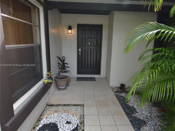Undisclosed Address #A11642304, Miami FL 33185