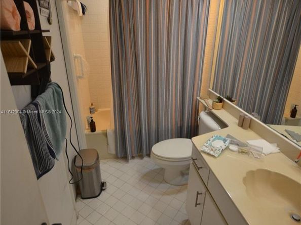 Undisclosed Address #A11642304, Miami FL 33185