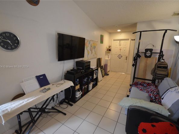 Undisclosed Address #A11642304, Miami FL 33185