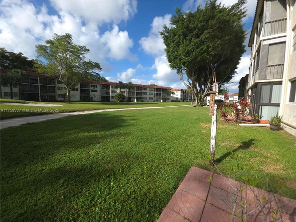 8940 S Hollybrook Blvd 109, Pembroke Pines FL 33025