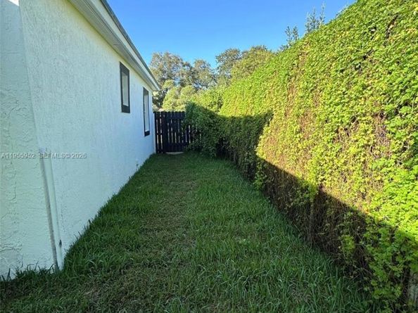 9221 Broad Manor Rd, Miami FL 33147