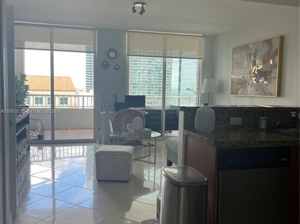 170 SE 14th St 2007, Miami FL 33131