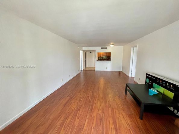 240 Lakeview Dr 308, Weston FL 33326