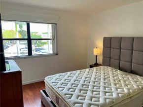 240 Lakeview Dr 308, Weston FL 33326