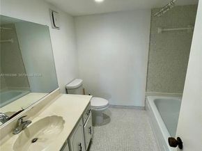 240 Lakeview Dr 308, Weston FL 33326