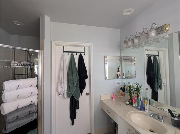 7683 NW 19th St, Pembroke Pines FL 33024