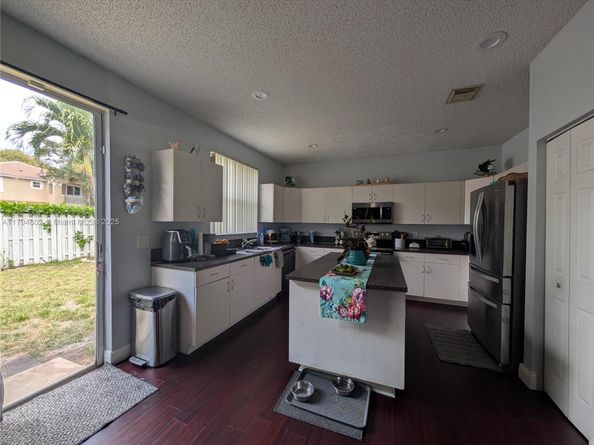 7683 NW 19th St, Pembroke Pines FL 33024