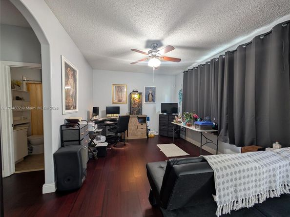 7683 NW 19th St, Pembroke Pines FL 33024