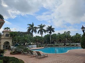 7683 NW 19th St, Pembroke Pines FL 33024