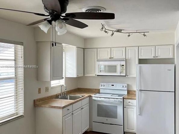 3600 Jackson St 8, Hollywood FL 33021