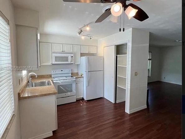 3600 Jackson St 8, Hollywood FL 33021