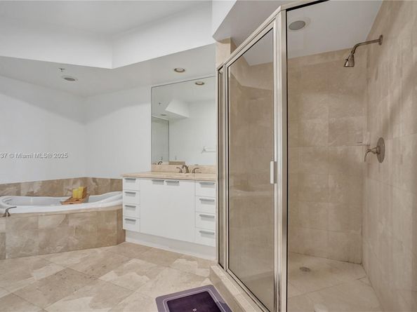 14951 Royal Oaks Ln 1704, North Miami FL 33181