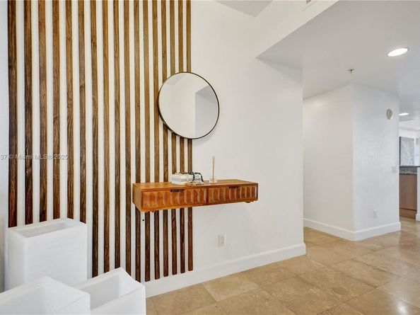 14951 Royal Oaks Ln 1704, North Miami FL 33181