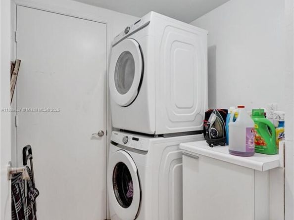 14951 Royal Oaks Ln 1704, North Miami FL 33181