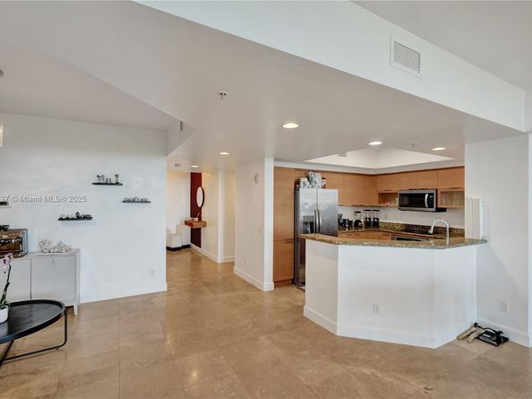 14951 Royal Oaks Ln 1704, North Miami FL 33181