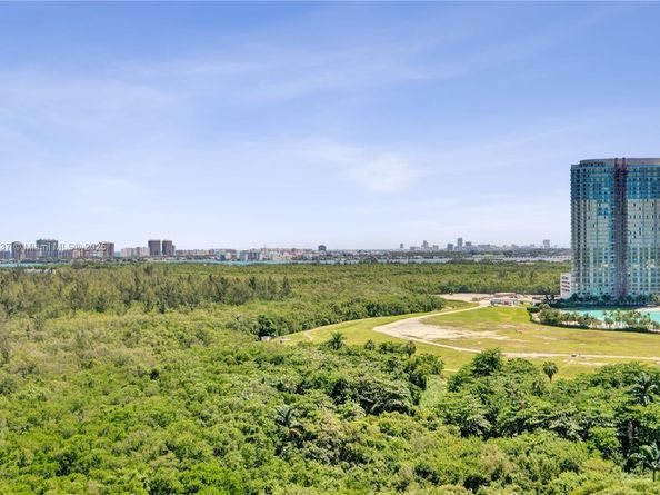 14951 Royal Oaks Ln 1704, North Miami FL 33181