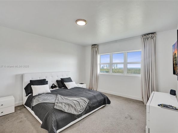 14951 Royal Oaks Ln 1704, North Miami FL 33181