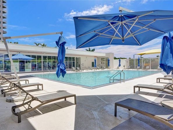 14951 Royal Oaks Ln 1704, North Miami FL 33181