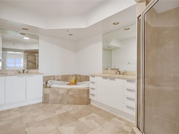 14951 Royal Oaks Ln 1704, North Miami FL 33181