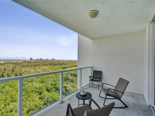 14951 Royal Oaks Ln 1704, North Miami FL 33181