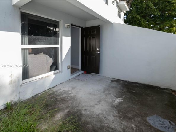 1968 NW 4th Ct 323, Miami FL 33136