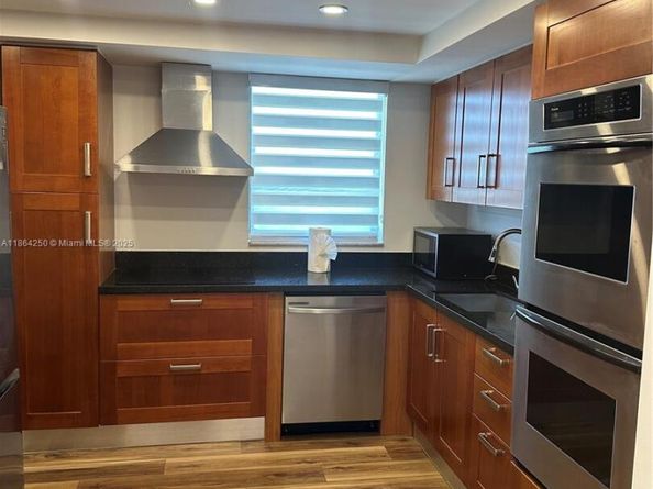 66 Valencia Ave PH1C, Coral Gables FL 33134