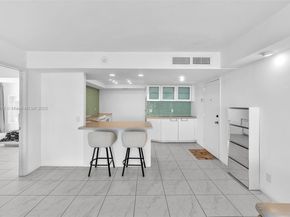 2425 Presidential Way 2003, West Palm Beach FL 33401
