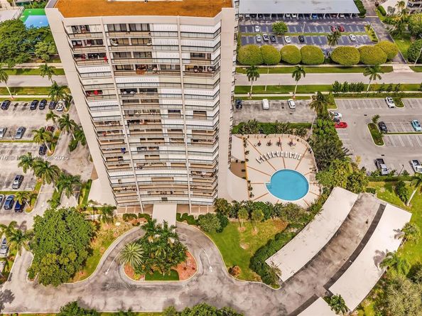 2425 Presidential Way 2003, West Palm Beach FL 33401