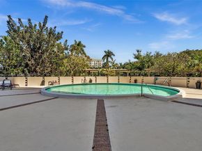 2425 Presidential Way 2003, West Palm Beach FL 33401