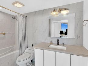 2425 Presidential Way 2003, West Palm Beach FL 33401