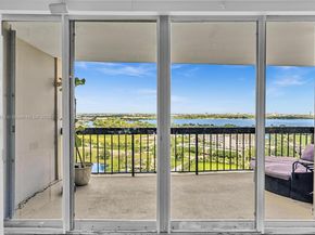 2425 Presidential Way 2003, West Palm Beach FL 33401