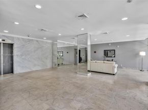 2425 Presidential Way 2003, West Palm Beach FL 33401