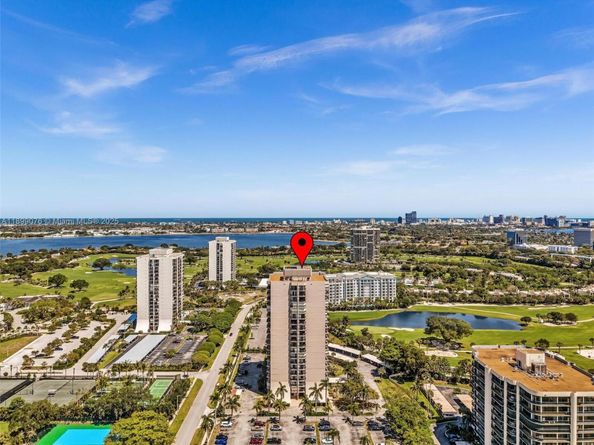 2425 Presidential Way 2003, West Palm Beach FL 33401