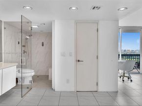 2425 Presidential Way 2003, West Palm Beach FL 33401