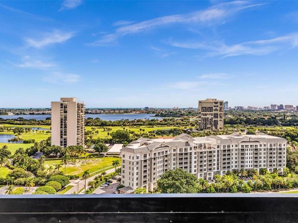 2425 Presidential Way 2003, West Palm Beach FL 33401