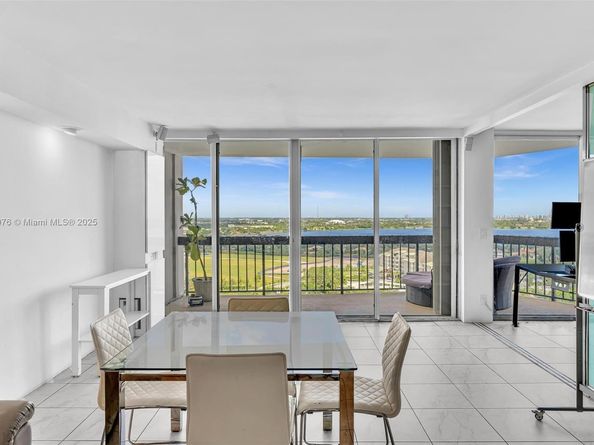 2425 Presidential Way 2003, West Palm Beach FL 33401